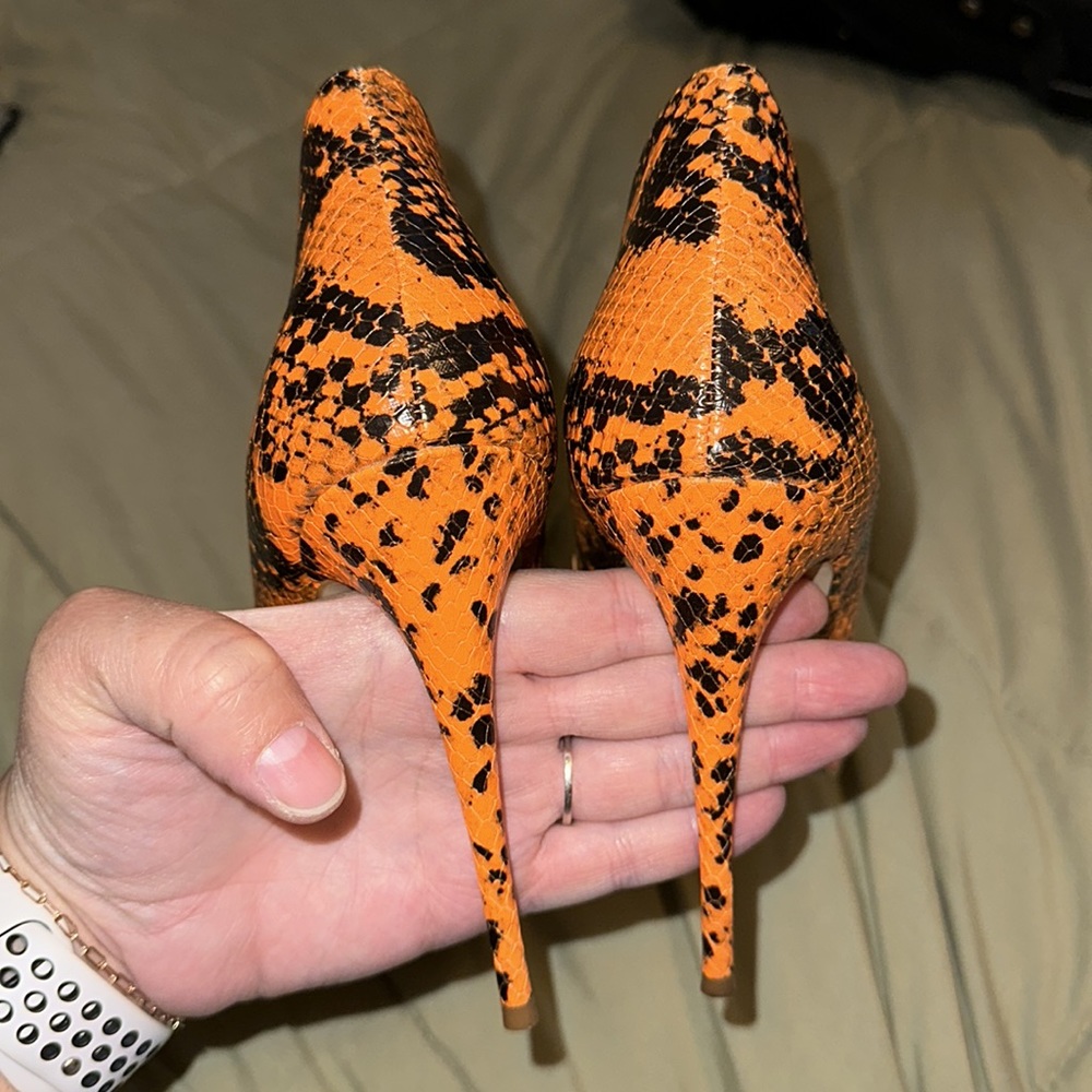 Aldo Black and orange snake print pumps - Picture 6 of 8